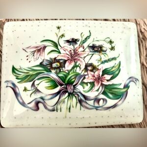 Horchow Floral Trinket Box
Lid Playing Card Holder
Porcelain ,Made in Japan